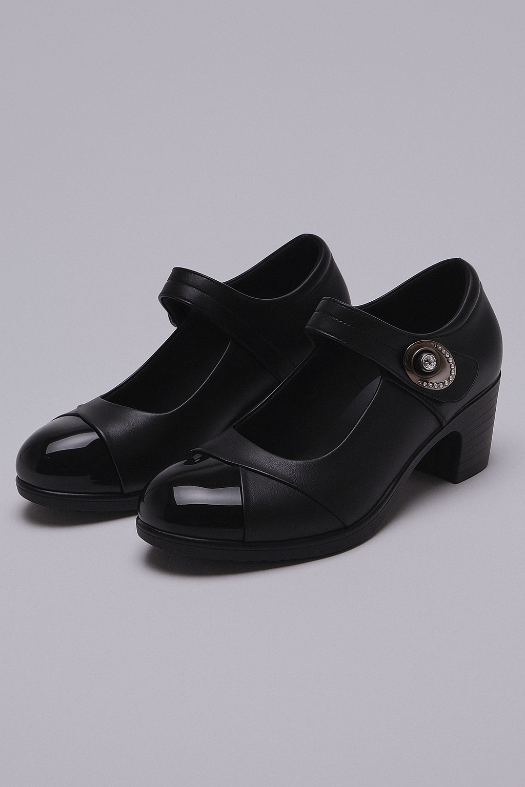 Eleganza Retro | Luciana Pumps mit Glanzkappe & Strassschnalle