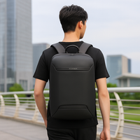 Theo | Wasserdichter multifunktionaler Rucksack mit USB-Anschluss