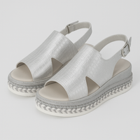 Viviana | Goldene Plateausandalen mit Krokodilleder-Optik und verstellbarem Riemen