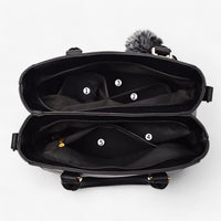 Stylische Leder-Messenger-Tasche mit weichem Pompon