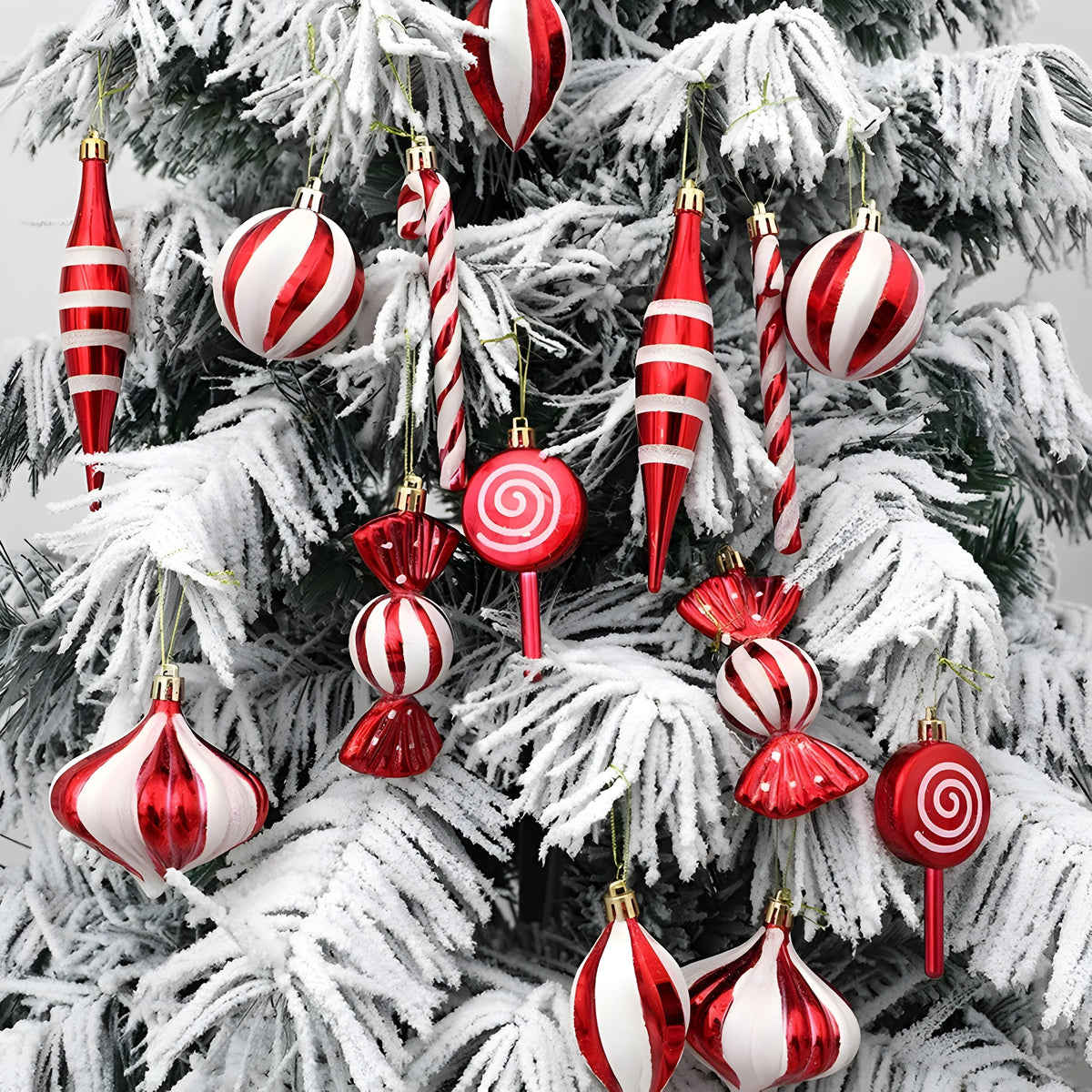 Rote Weihnachtskugeln – festliche Ornamente und Weihnachtsgeschenke