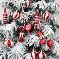 Rote Weihnachtskugeln – festliche Ornamente und Weihnachtsgeschenke