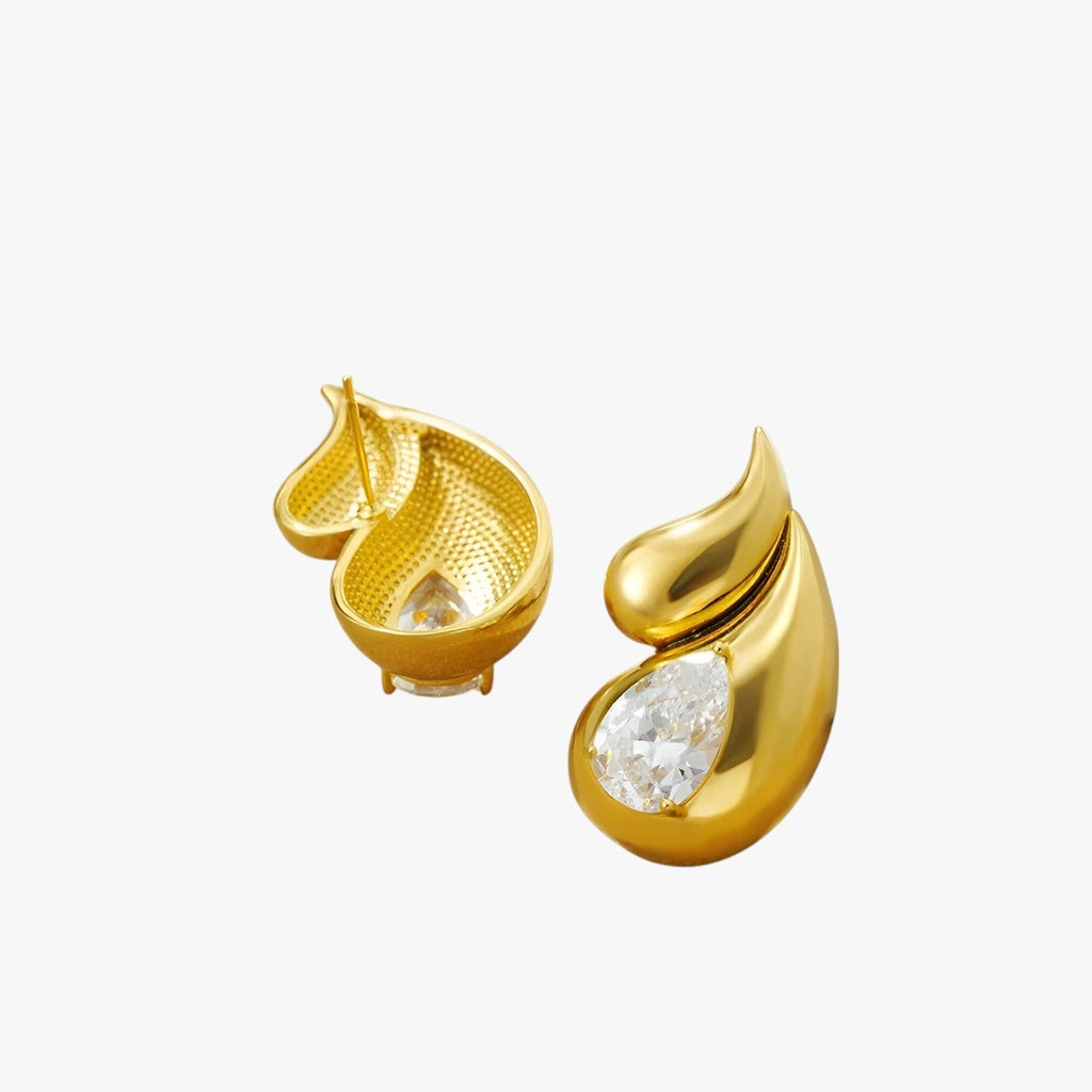 Naomi | Leichte und funkelnde goldene Ohrhängelampen