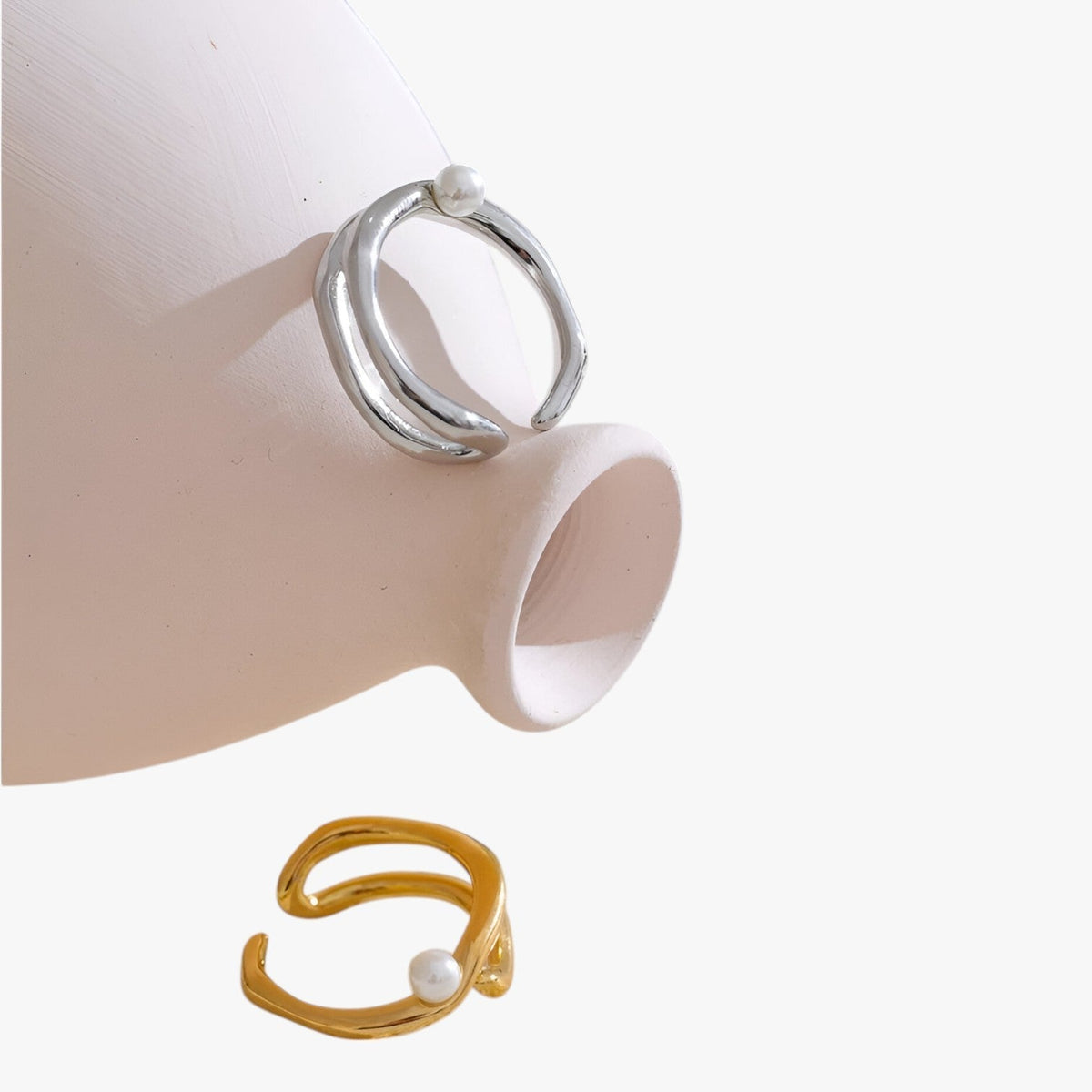 MariJoice | Edelstahlring mit Perle – Zeitlose geometrische Eleganz