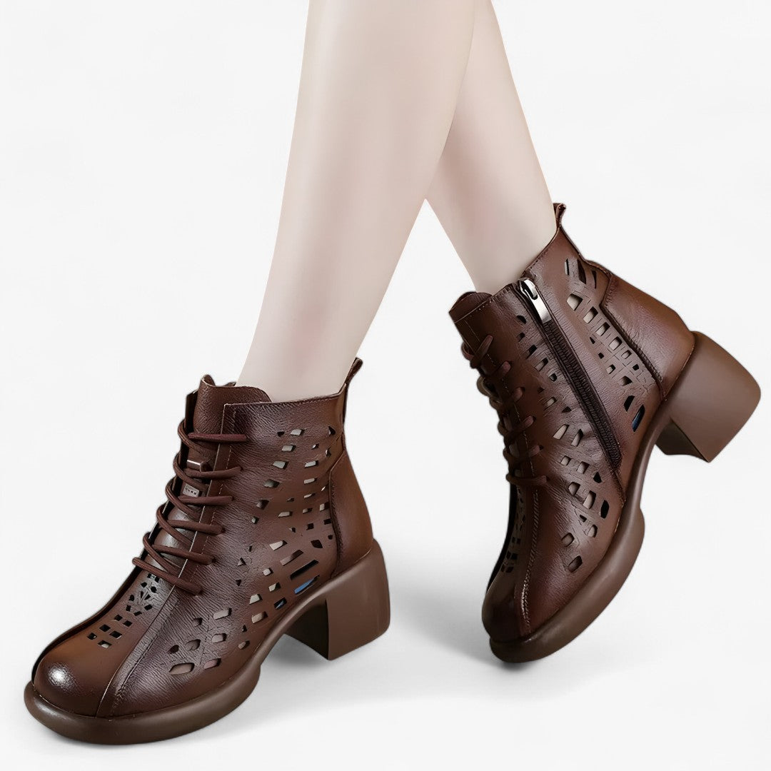 Hannah | Handgenähte Lederstiefeletten mit Schnürsenkeln im natürlichen Stil