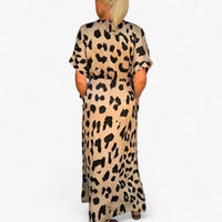 Carmen | Langes Damenkleid mit Leopardenmuster
