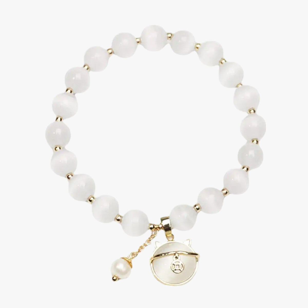 Alora | Opalperlenarmband mit Glückskatzen-Anhänger, elegantes, verstellbares Geschenk