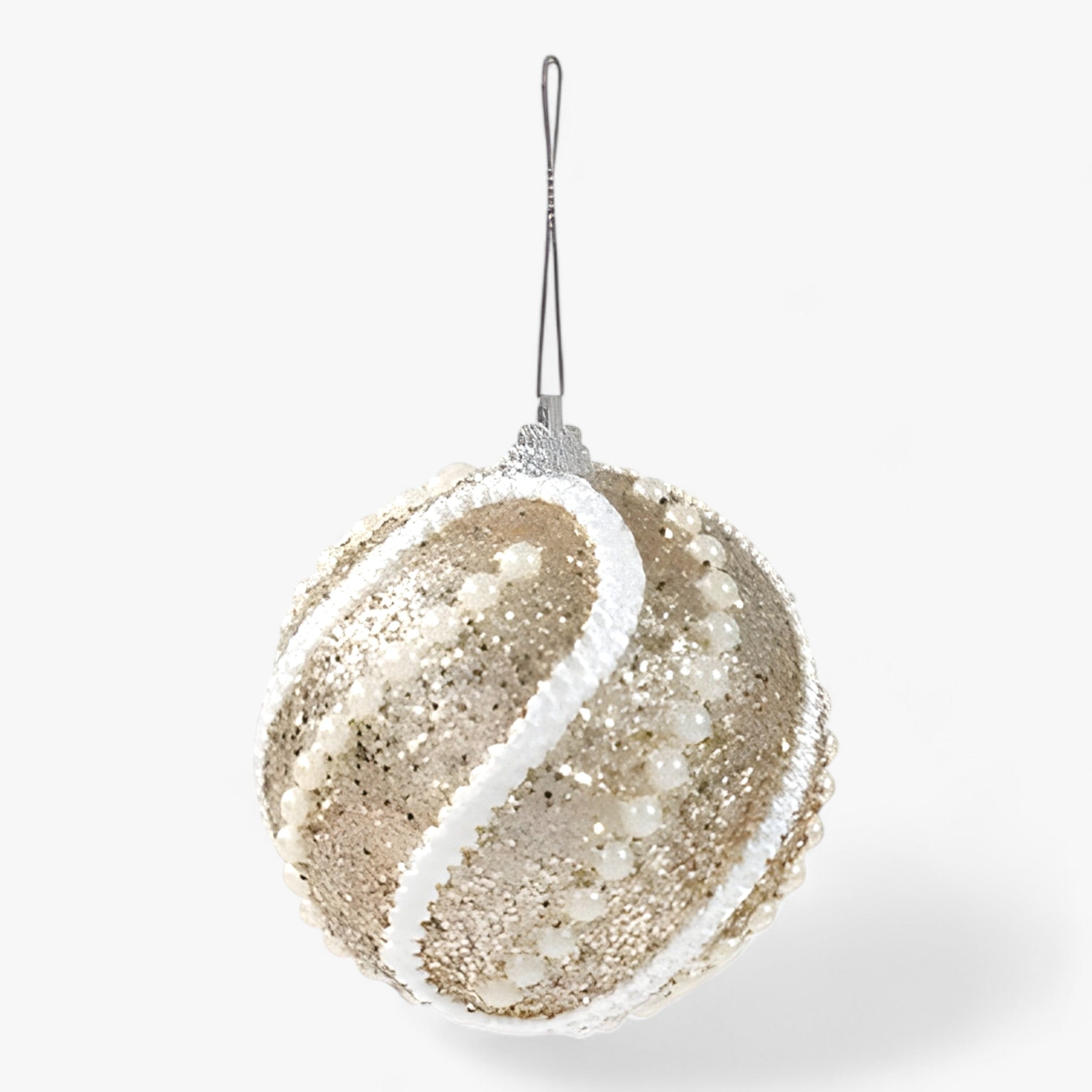 Weihnachtsschmuck aus Bällen - Elegante Hängedekoration für den Baum
