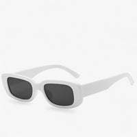Nico | Unisex Retro Rechteckige Sonnenbrille mit Schwarzen Gläsern