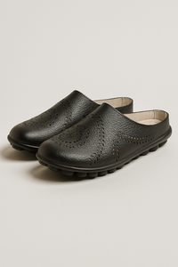 Lina | Bequeme Damen-Slipper mit Mandala-Lochmuster und Flexsohle