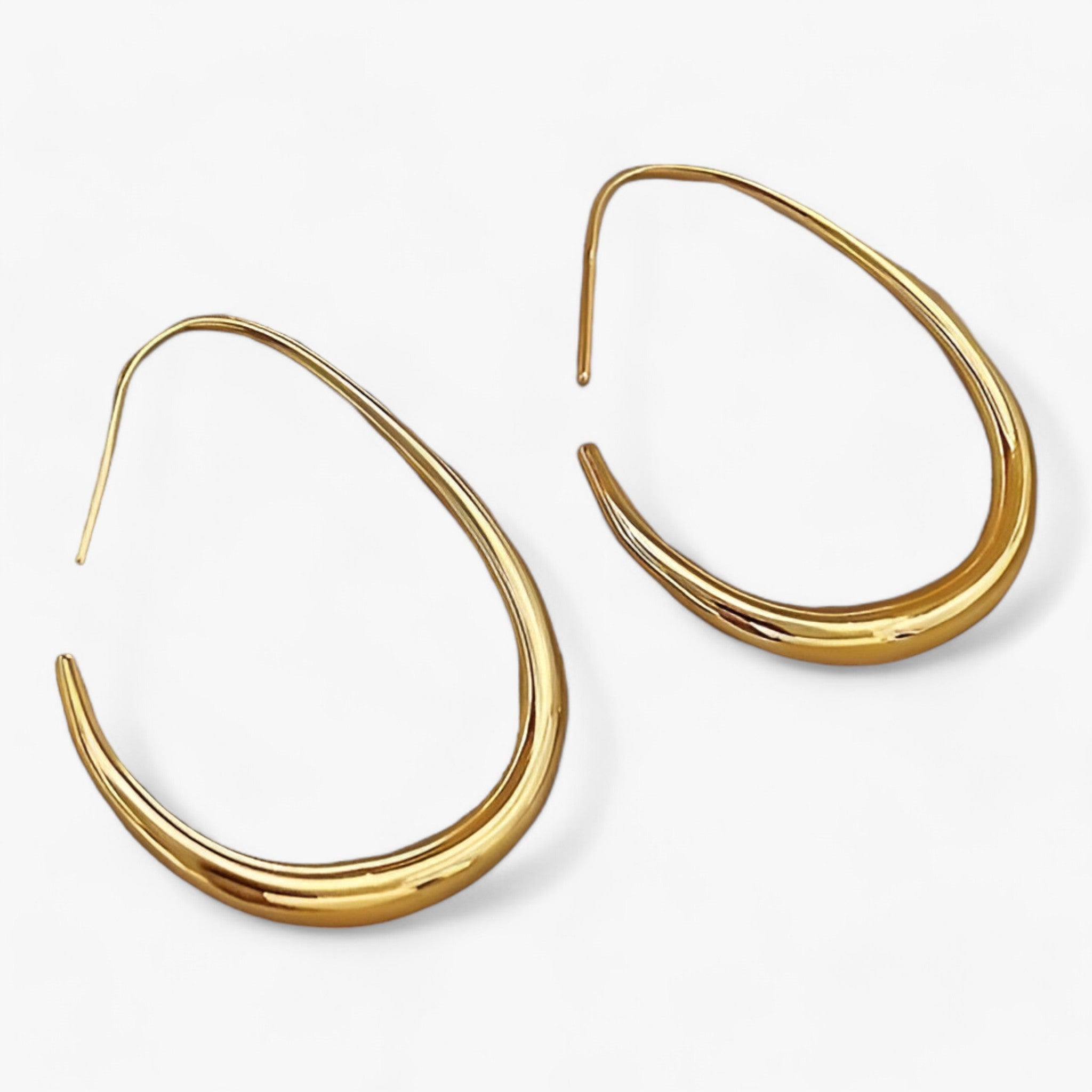 Geometrische Creolen – eleganter Party-Stil