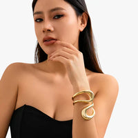 Metall-Feder-Manschettenarmband - Leicht und Elegant