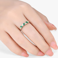 Stilvoller Ring - Strass-Schmuck für jede Gelegenheit