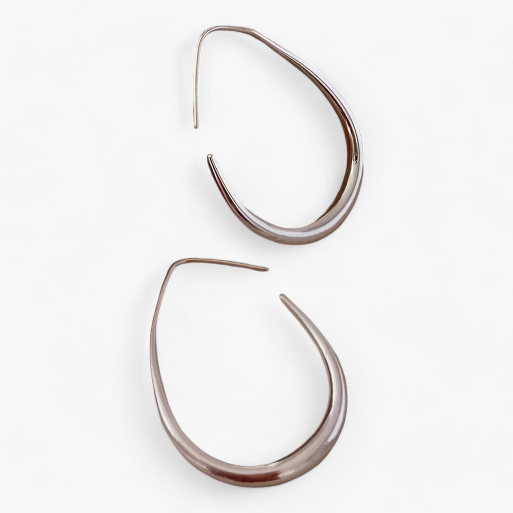 Geometrische Creolen – eleganter Party-Stil