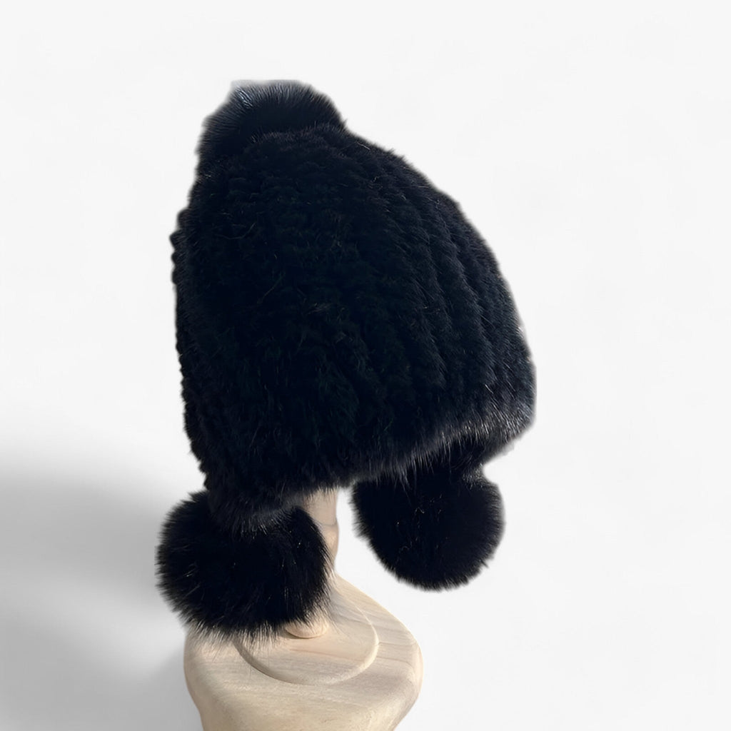 Mütze aus Nerzfell - Luxuriöse Wärme mit Fuchspelz-Pompom