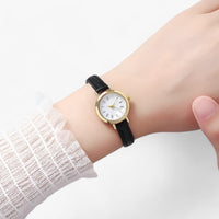LUNA | Kleine runde Uhr - Schlichter Minimalismus für den Alltagsstil